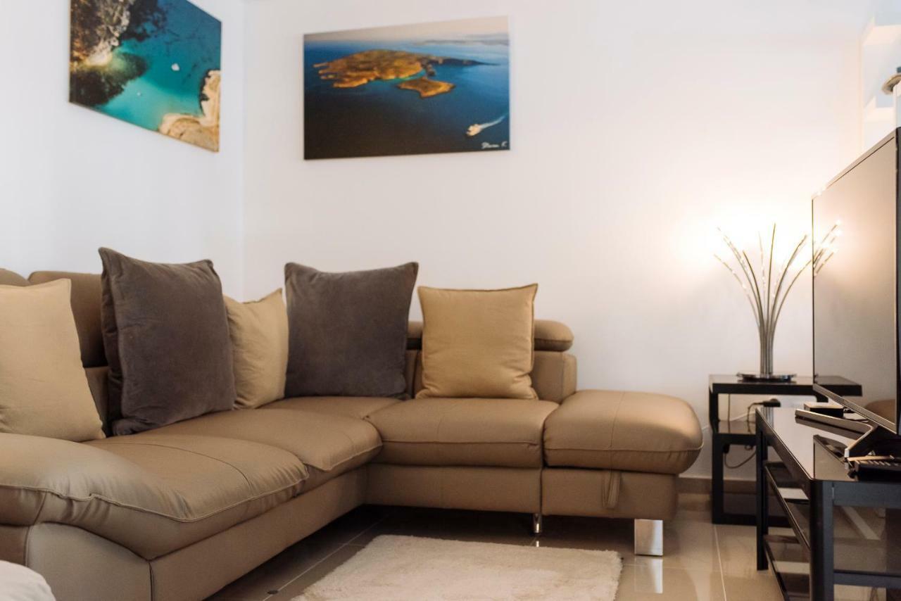 Luxury Flat 8 Near Metro Lägenhet Bukarest Exteriör bild