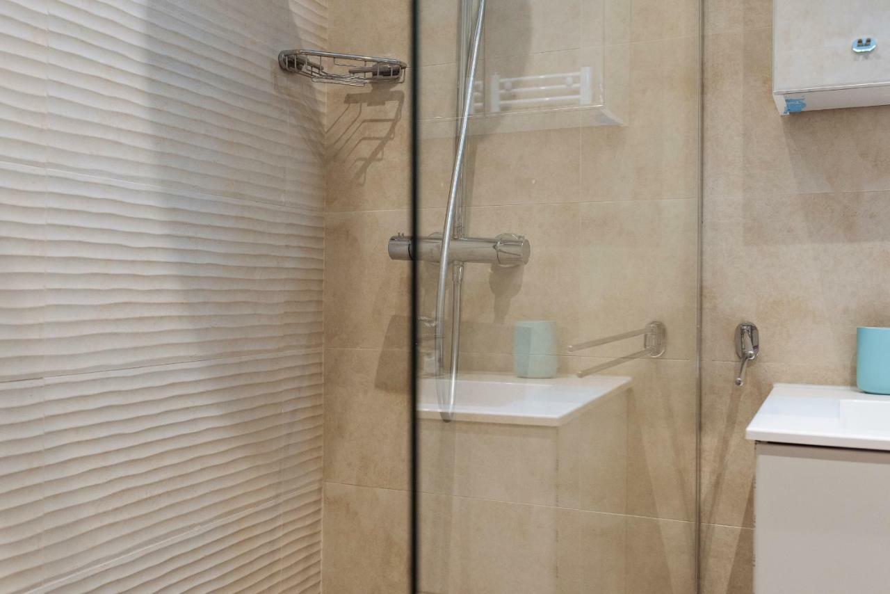 Luxury Flat 8 Near Metro Lägenhet Bukarest Exteriör bild
