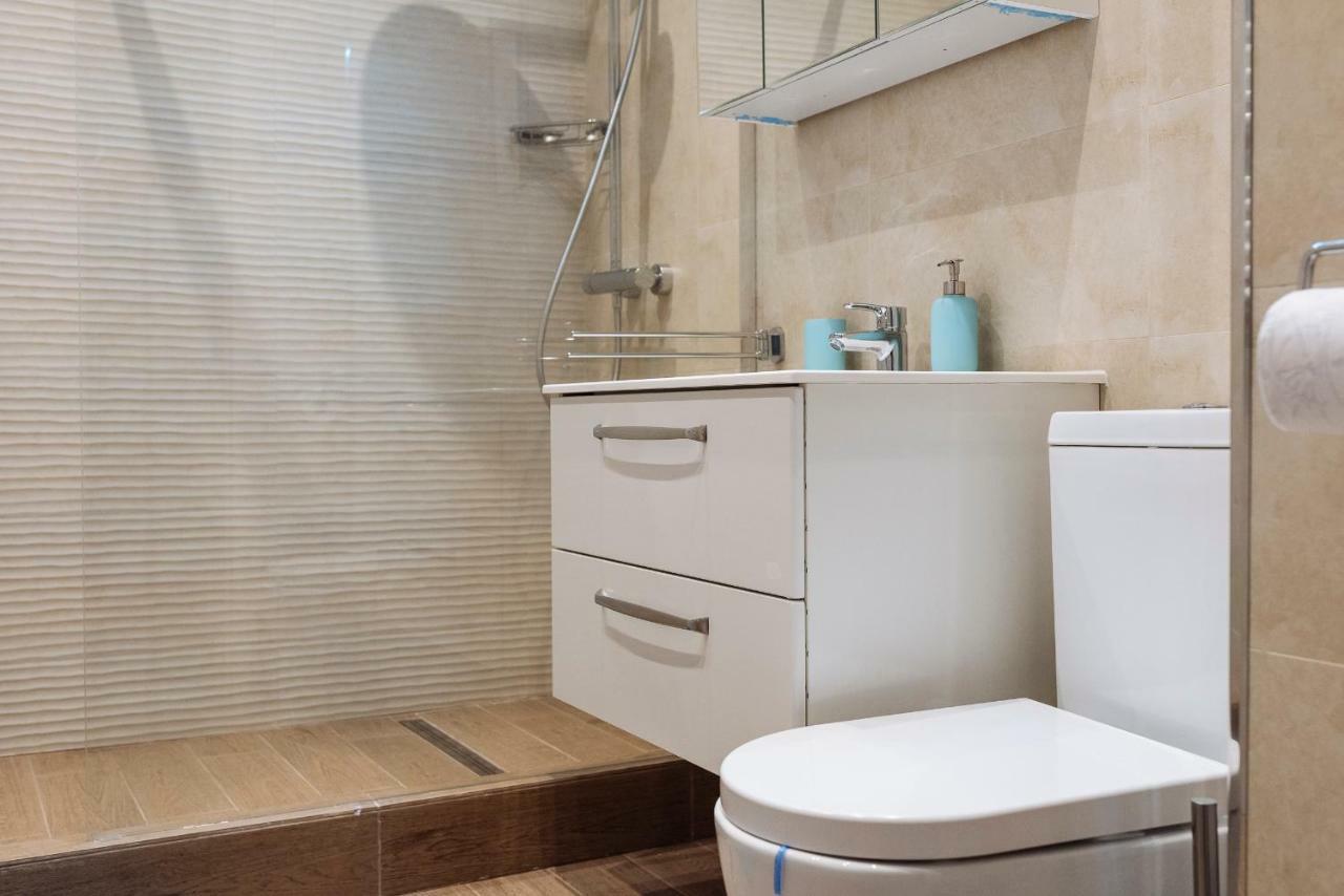 Luxury Flat 8 Near Metro Lägenhet Bukarest Exteriör bild