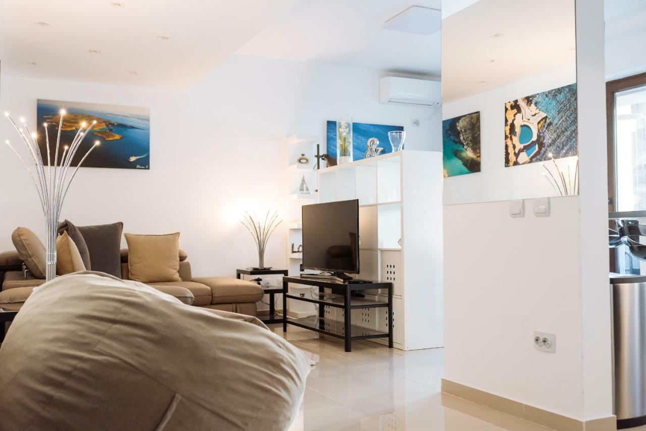 Luxury Flat 8 Near Metro Lägenhet Bukarest Exteriör bild